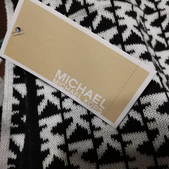 NWT MK Hat & Infinity Scarf - Picture 7 of 8